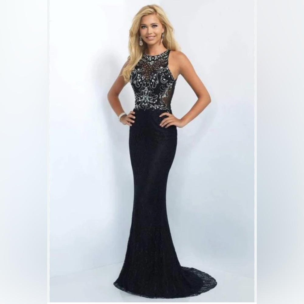 Beautiful gown jewels on top with lace bottom and train.
